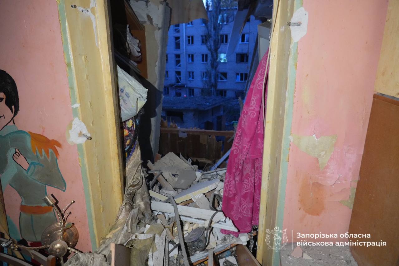 Запорожье было под массированным ударом РФ: есть попадание в общежитие, погибли два человека, много пострадавших. Фото и видео