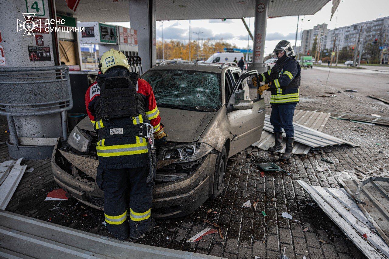 Оккупанты атаковали гражданскую инфраструктуру в Сумах, есть пострадавшие: момент удара попал на видео
