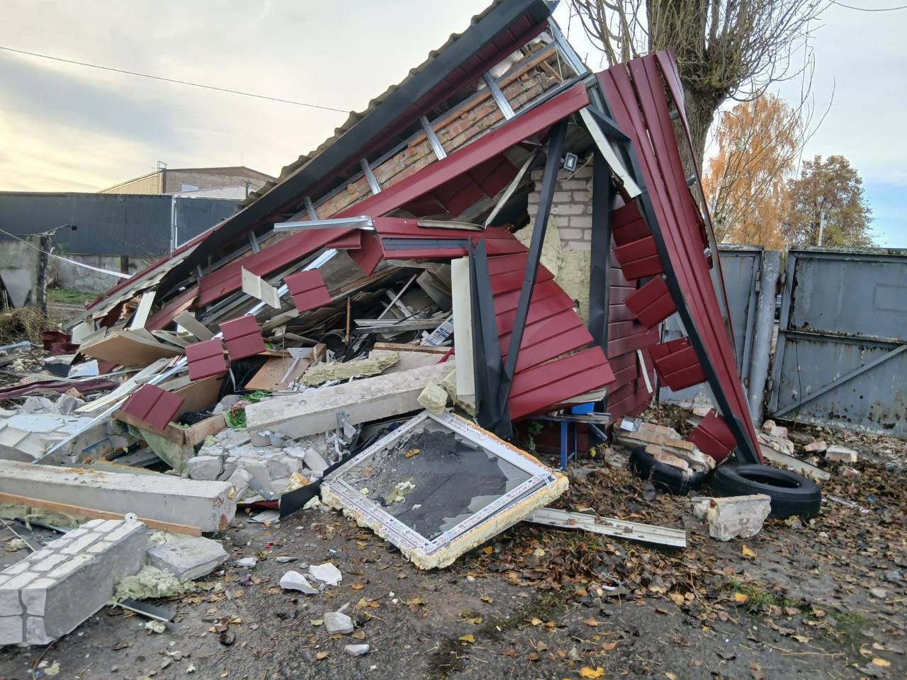 Окупанти атакували Бориспіль на Київщині: сталась пожежа, постраждала жінка. Подробиці та фото
