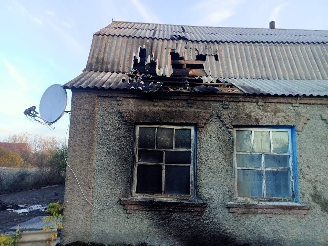 Окупанти атакували Бориспіль на Київщині: сталась пожежа, постраждала жінка. Подробиці та фото