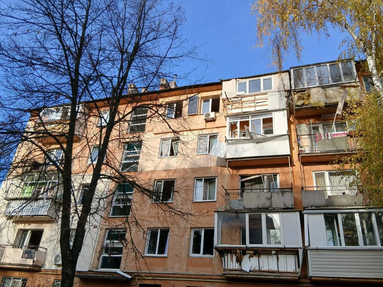 Окупанти атакували Бориспіль на Київщині: сталась пожежа, постраждала жінка. Подробиці та фото