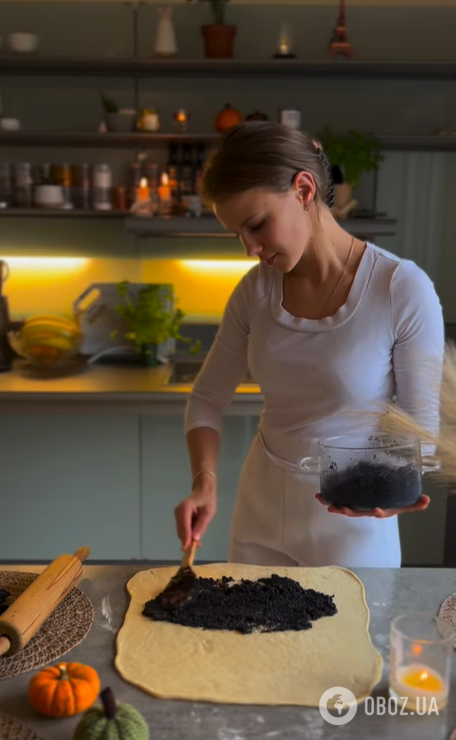 Багато маку і пухке тісто: як приготувати смачний солодкий рулет до чаю