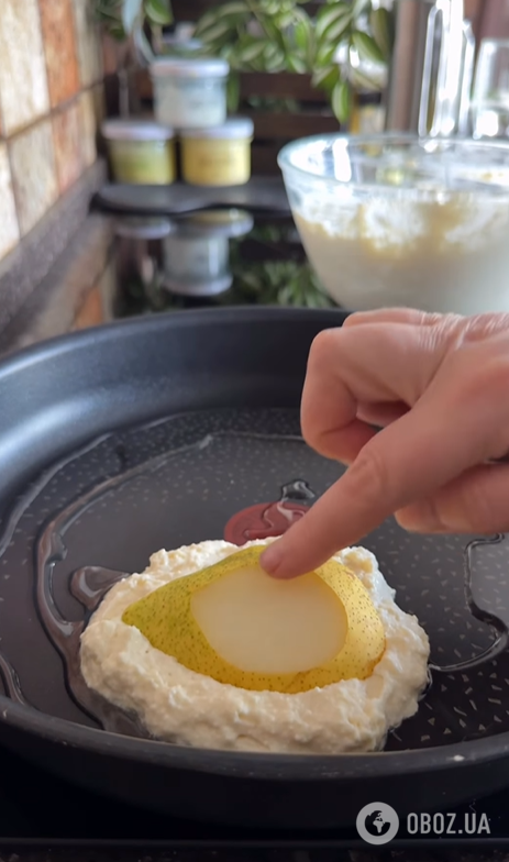 Понравятся и детям, и взрослым: как приготовить вкусные творожные оладьи с грушей