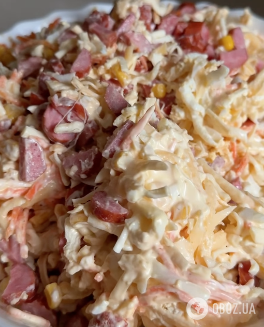 Ситний "Мисливський" салат із ковбаси та сиру "косичка": ділимося простим рецептом