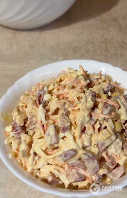 Ситний "Мисливський" салат із ковбаси та сиру "косичка": ділимося простим рецептом