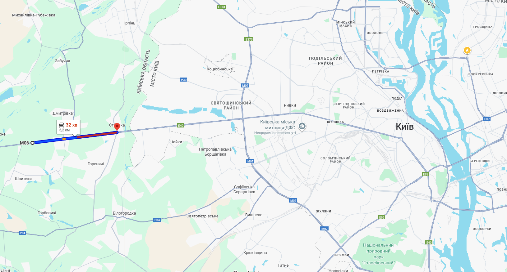 Под Киевом грузовик протаранил недостроенный мост и перевернулся: возникла пробка. Подробности, фото и видео