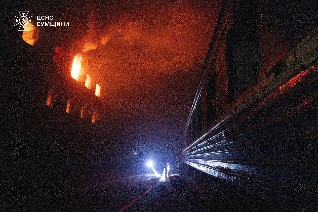 Росія завдала ударів по Сумах: є влучання в багатоповерхівку, горів об’єкт інфраструктури, серед постраждалих – діти. Фото і відео