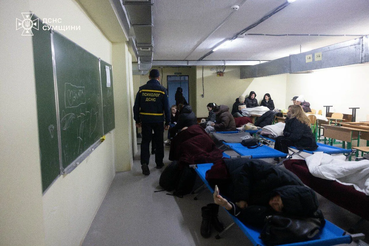 Росія завдала ударів по Сумах: є влучання в багатоповерхівку, горів об’єкт інфраструктури, серед постраждалих – діти. Фото і відео