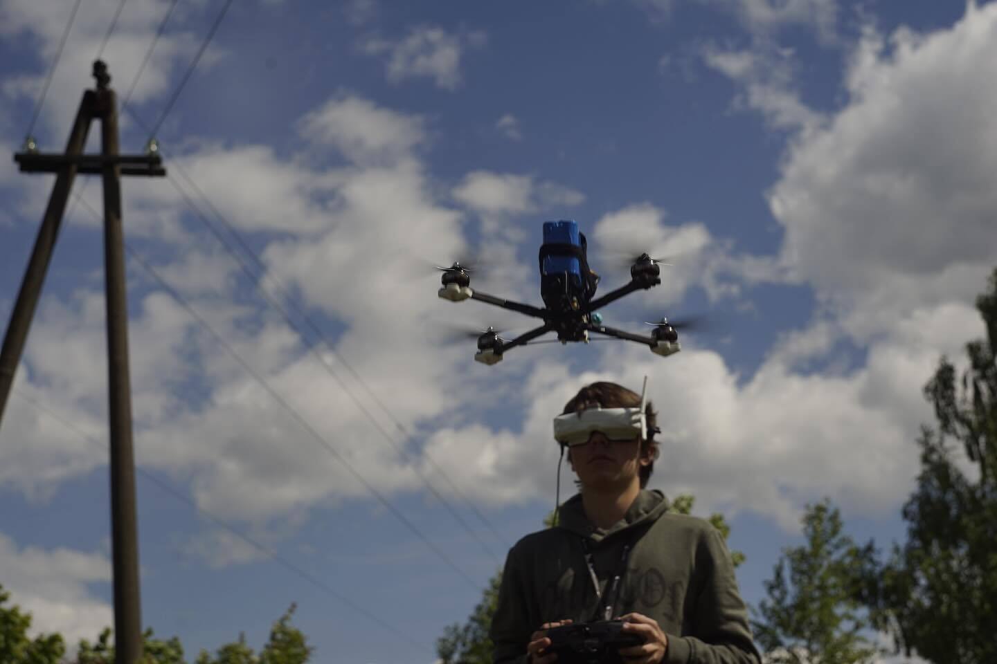 18-летний сын украинского политика и телеведущей подписал контракт с ВСУ вслед за отцом: где будет служить