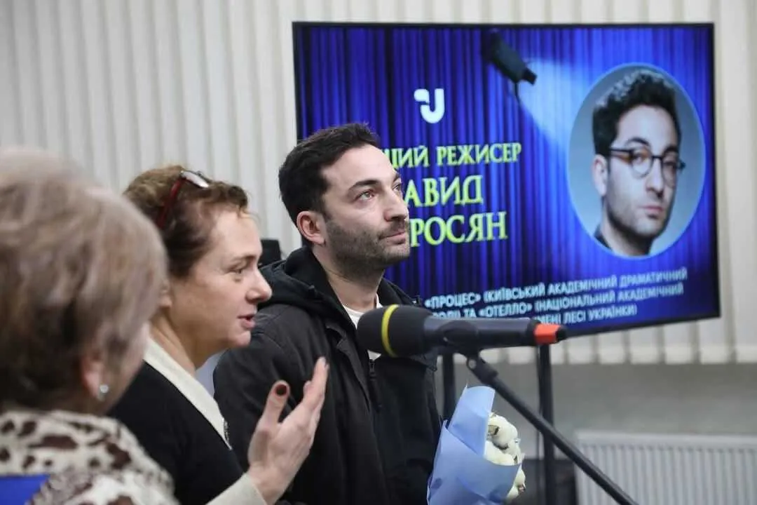 "TikTok знищить наш театр". Давид Петросян – про алергію на акторські династії, круті вистави, де немає буму, та колег, що мовчать про війну