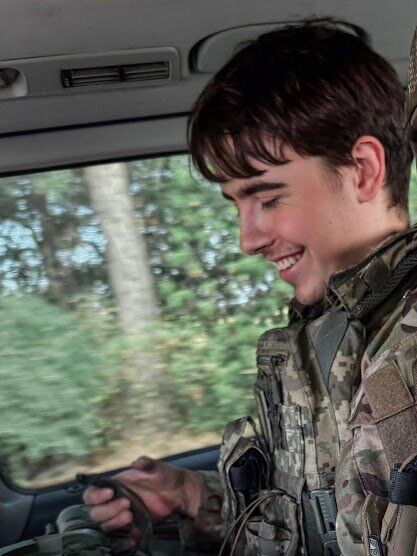 18-летний сын украинского политика и телеведущей подписал контракт с ВСУ вслед за отцом: где будет служить