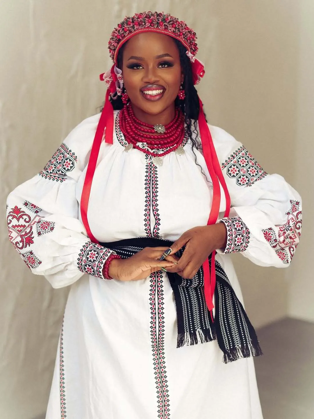 27-річна нігерійка у вишиванці стала зіркою мережі: про любов до України, тату тризуба та жінку, яка бажає їй смерті