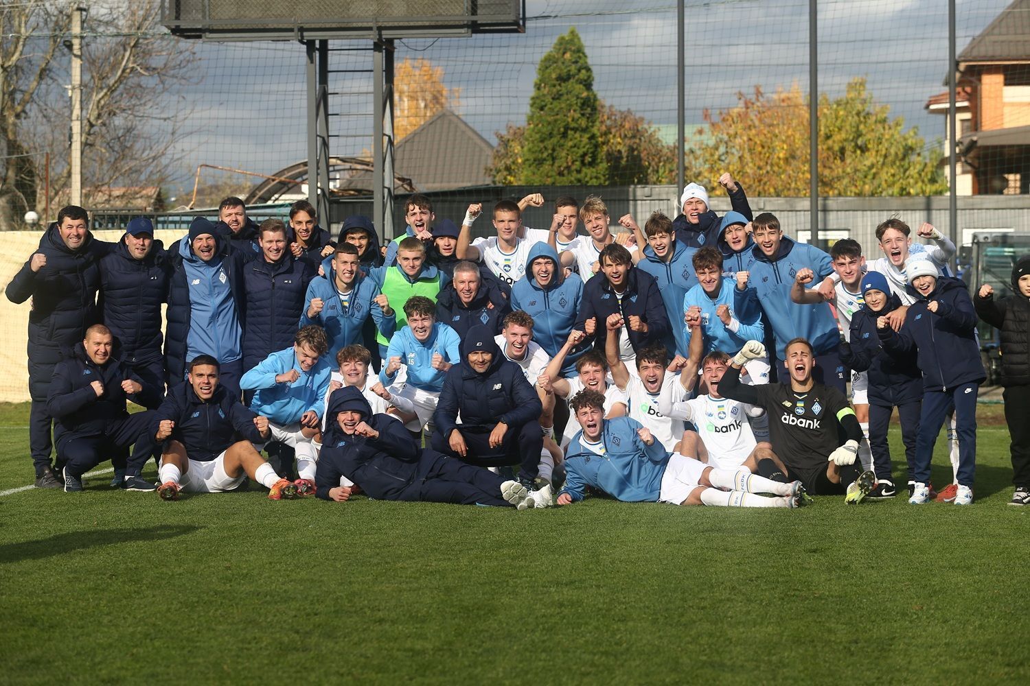 Нарушает законы физики: юный футболист "Динамо" забил нереальный гол "Шахтеру", на 89-й минуте принеся победу. Видео