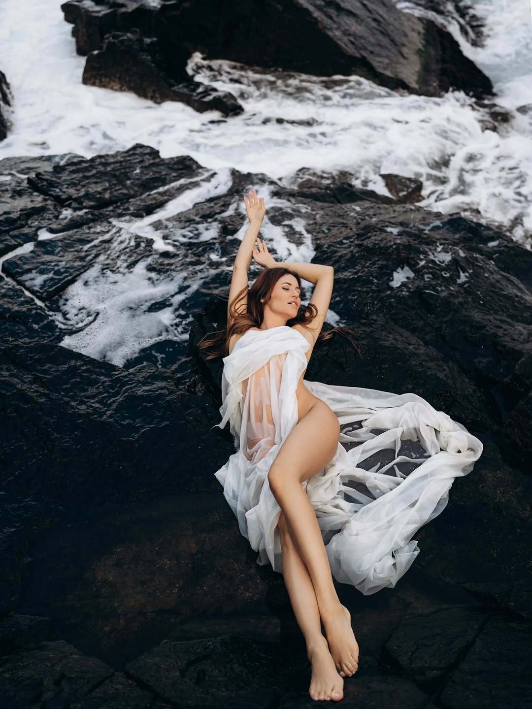 Розлучена Наталка Денисенко знялася оголеною: у коментарях обізвався чоловік, з яким їй приписували роман