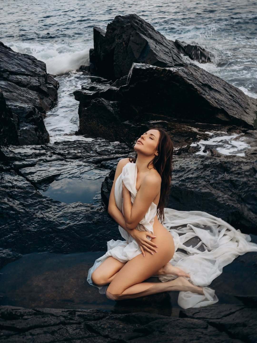 Розлучена Наталка Денисенко знялася оголеною: у коментарях обізвався чоловік, з яким їй приписували роман