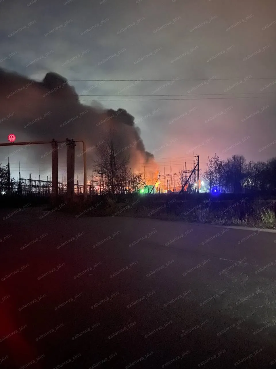 Під Володимиром у Росії атакована вузлова підстанція, яка забезпечує енергопостачання частини області: сталась потужна пожежа. Відео
