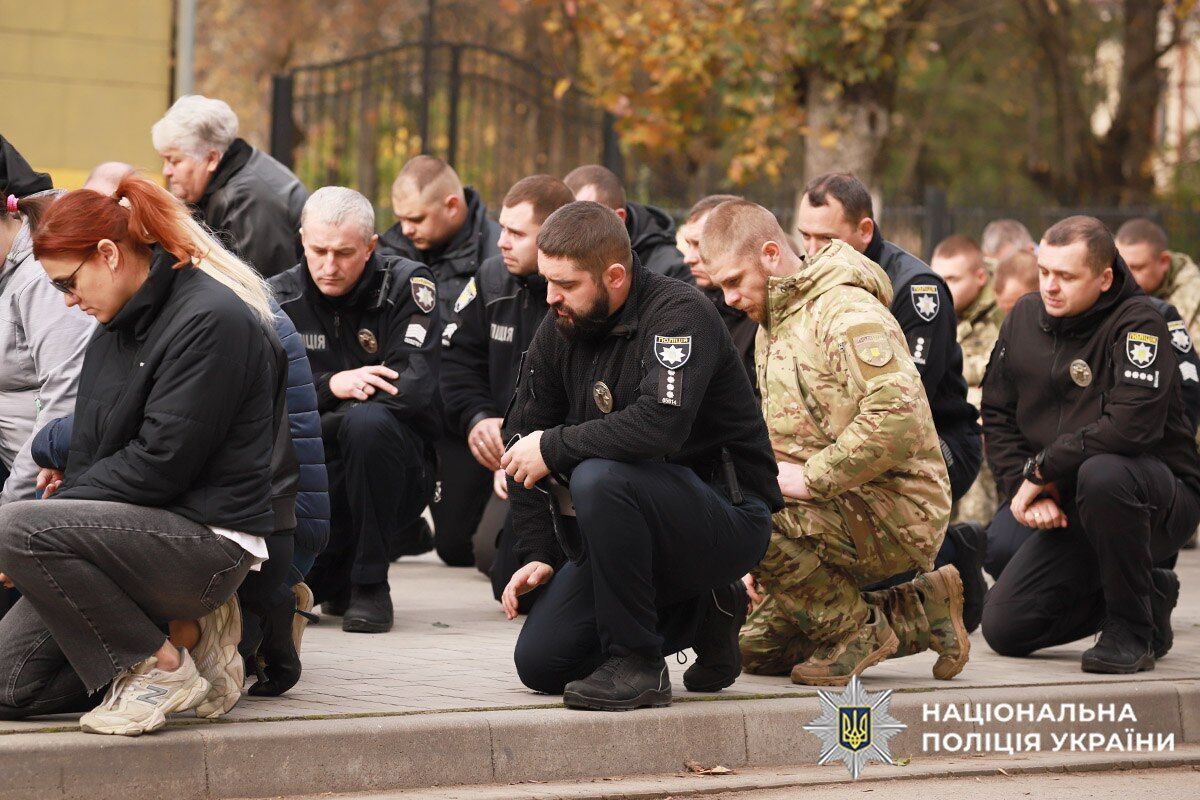 "Віддав життя за кожного з нас": на Хмельниччині попрощалися з поліцейським, який загинув на Покровському напрямку. Фото