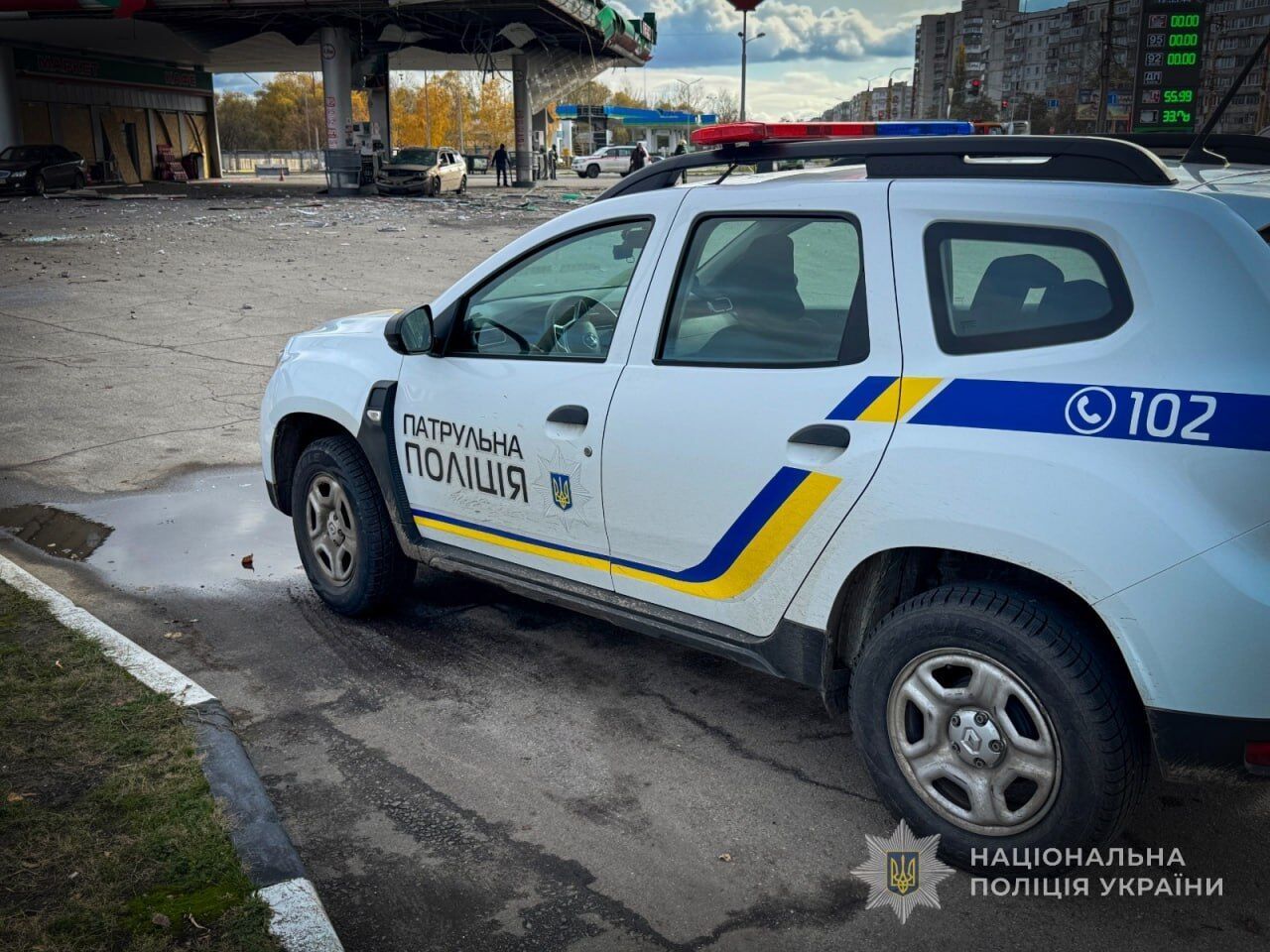 Россия нанесла удары по Сумам: есть попадание в многоэтажку, горел объект инфраструктуры, среди пострадавших – дети. Фото и видео