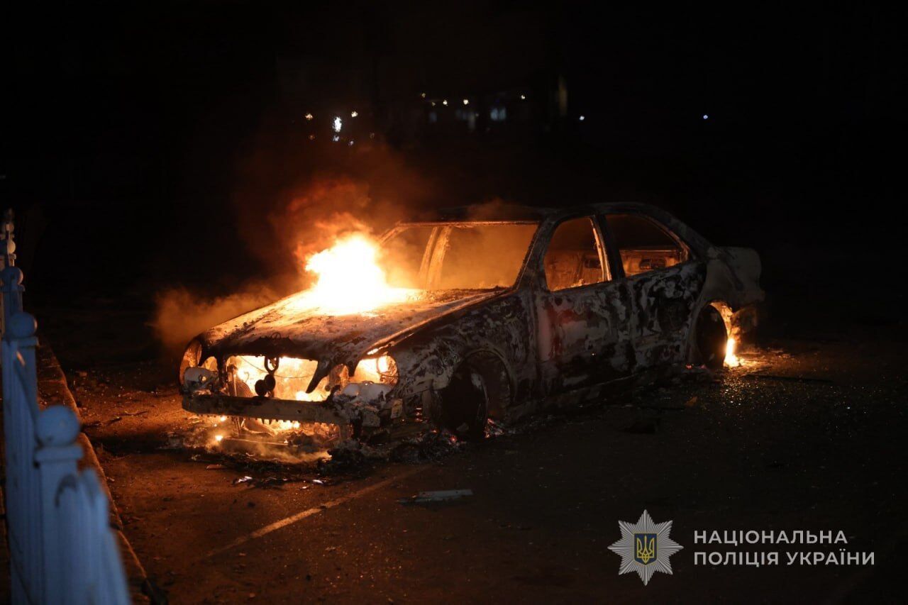 Россия нанесла удары по Сумам: есть попадание в многоэтажку, горел объект инфраструктуры, среди пострадавших – дети. Фото и видео