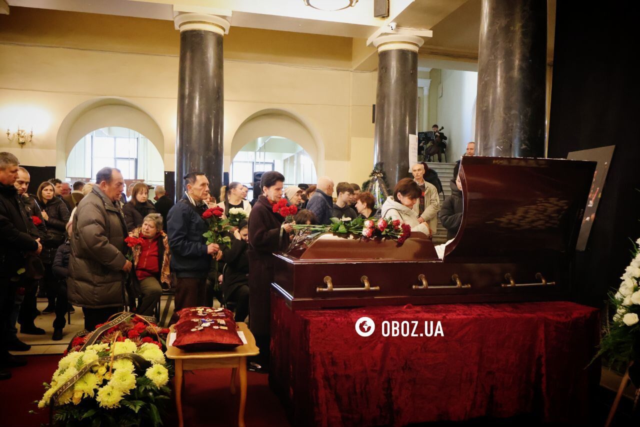 В Киеве попрощались с дирижером Ансамбля ВСУ Дмитрием Антонюком: где его похоронят