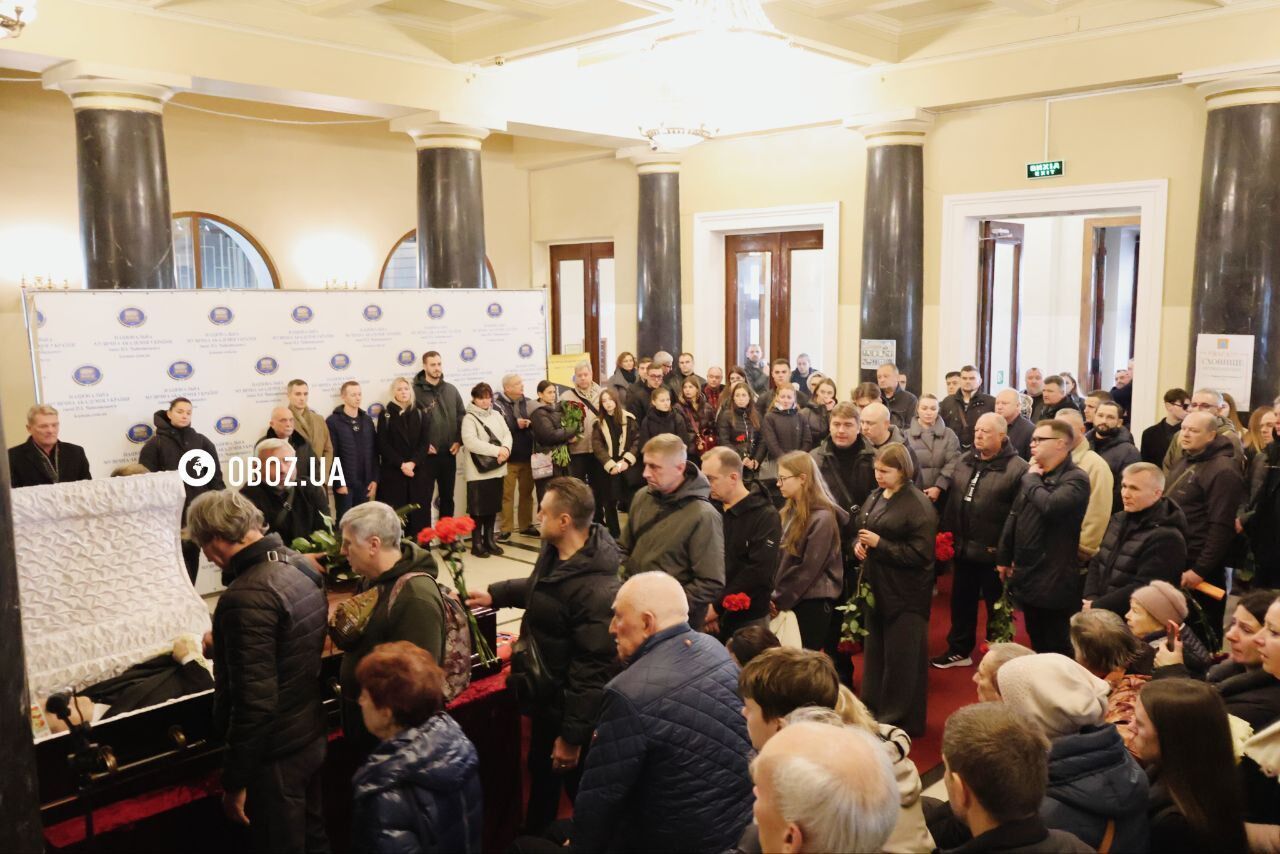 В Киеве попрощались с дирижером Ансамбля ВСУ Дмитрием Антонюком: где его похоронят