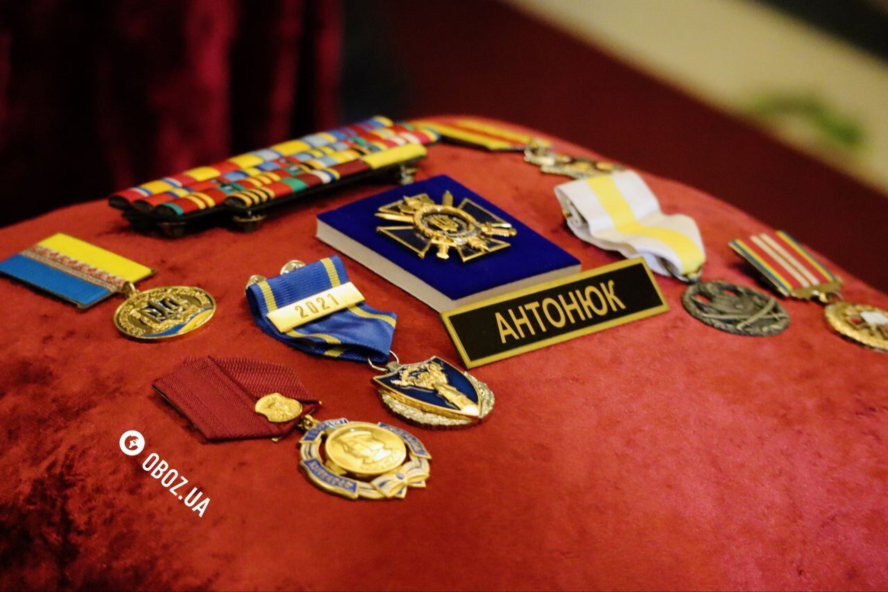 В Киеве попрощались с дирижером Ансамбля ВСУ Дмитрием Антонюком: где его похоронят