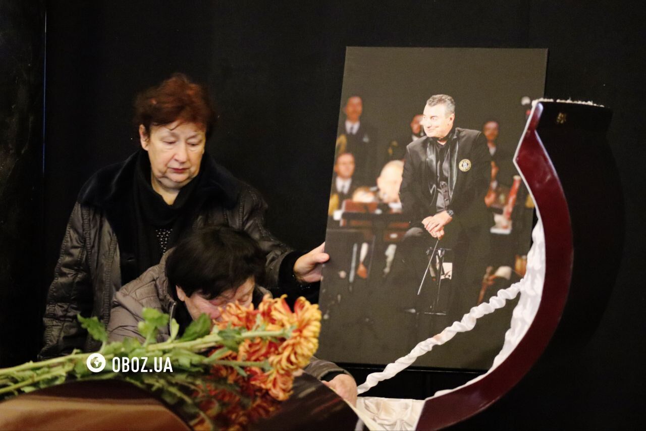 В Киеве попрощались с дирижером Ансамбля ВСУ Дмитрием Антонюком: где его похоронят