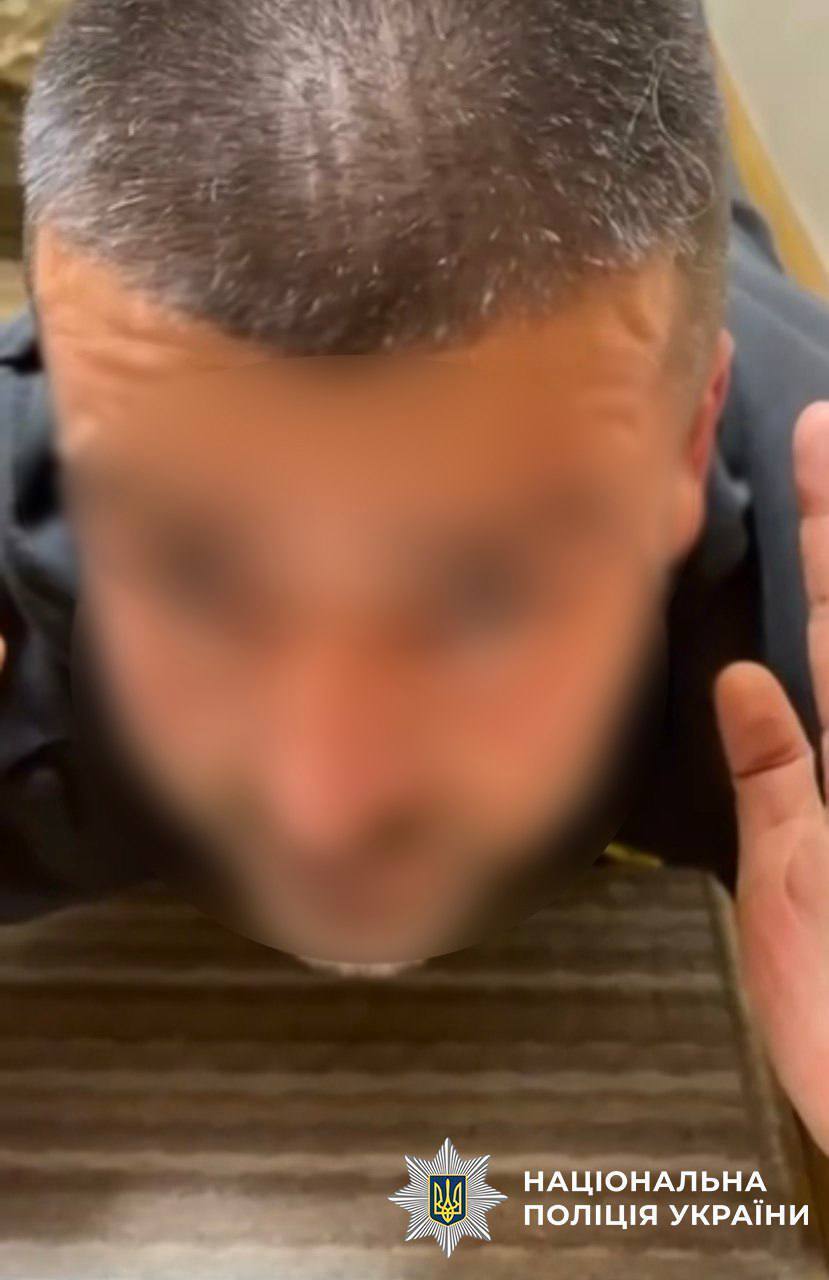 Вибух у відділенні "Укрпошти" в Києві: поліцейські затримали причетного до інциденту. Подробиці та фото