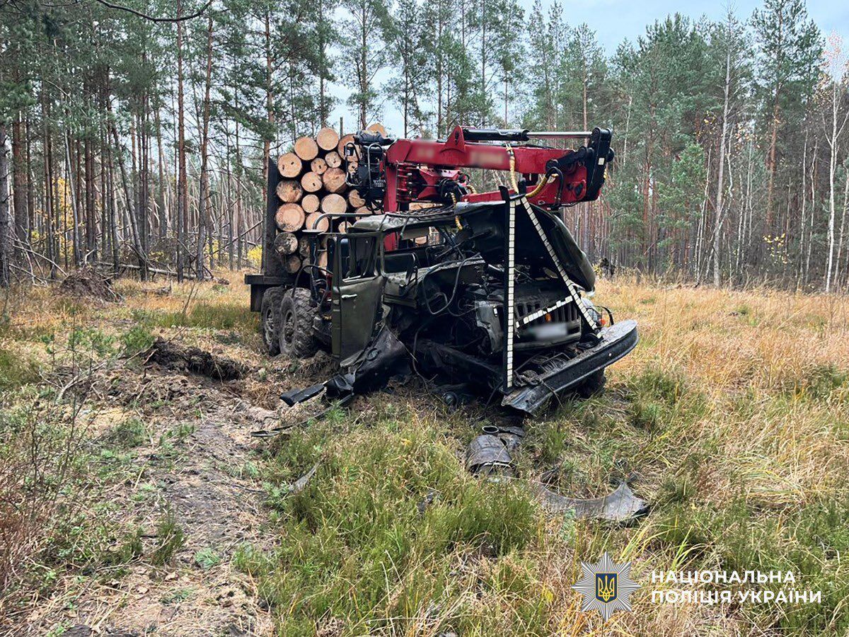 У прикордонні Житомирщини підірвались автівки: загинуло пʼятеро людей, є травмовані. Фото