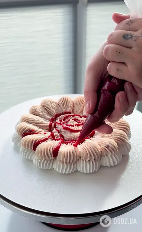 Вишукана новорічна ялинка з меренги: здивуйте рідних смачним десертом