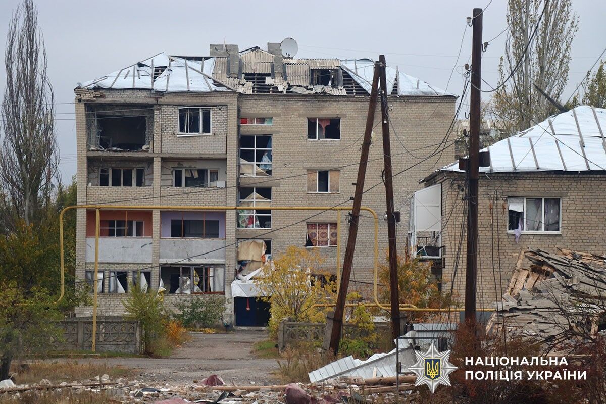 "Все погоріло, нічого не залишилося ": літнє подружжя пройшло пішки 16 км з Торського, де тривають важкі бої, до Лимана. Відео