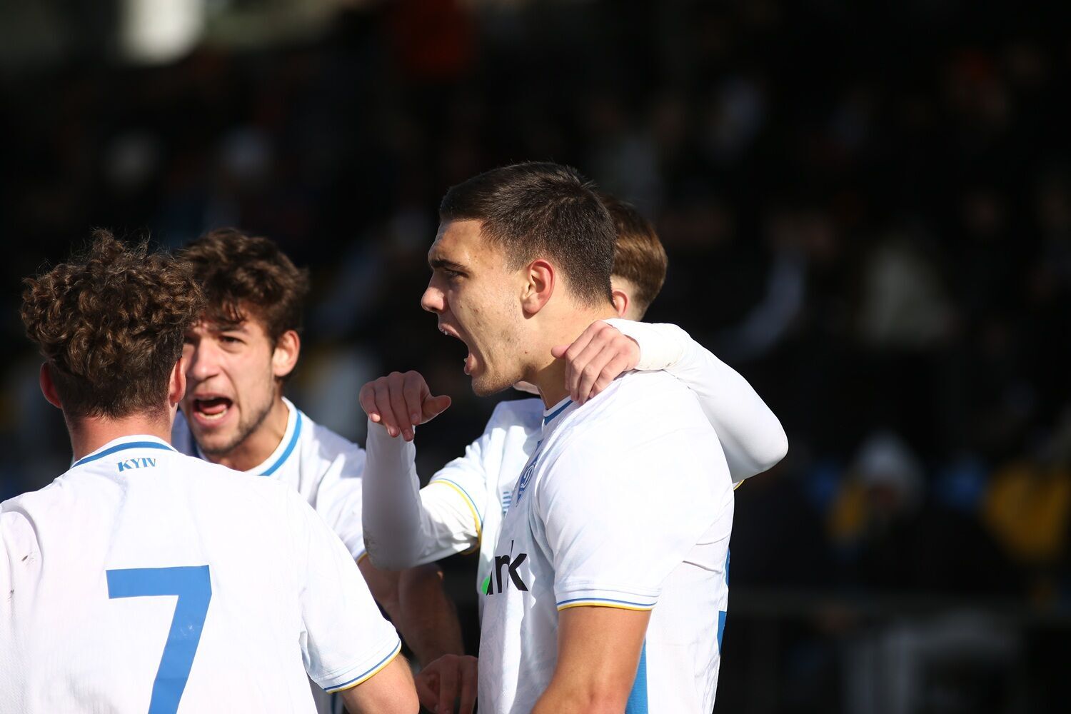 Нарушает законы физики: юный футболист "Динамо" забил нереальный гол "Шахтеру", на 89-й минуте принеся победу. Видео