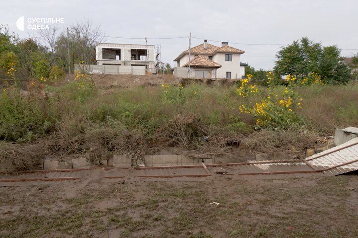 "Вода пошла волной": в Одесской области частные дома до сих пор остаются затопленными