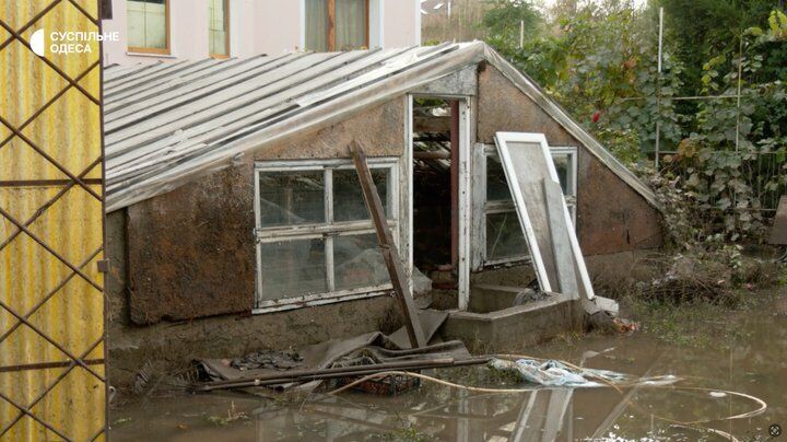 "Вода пошла волной": в Одесской области частные дома до сих пор остаются затопленными