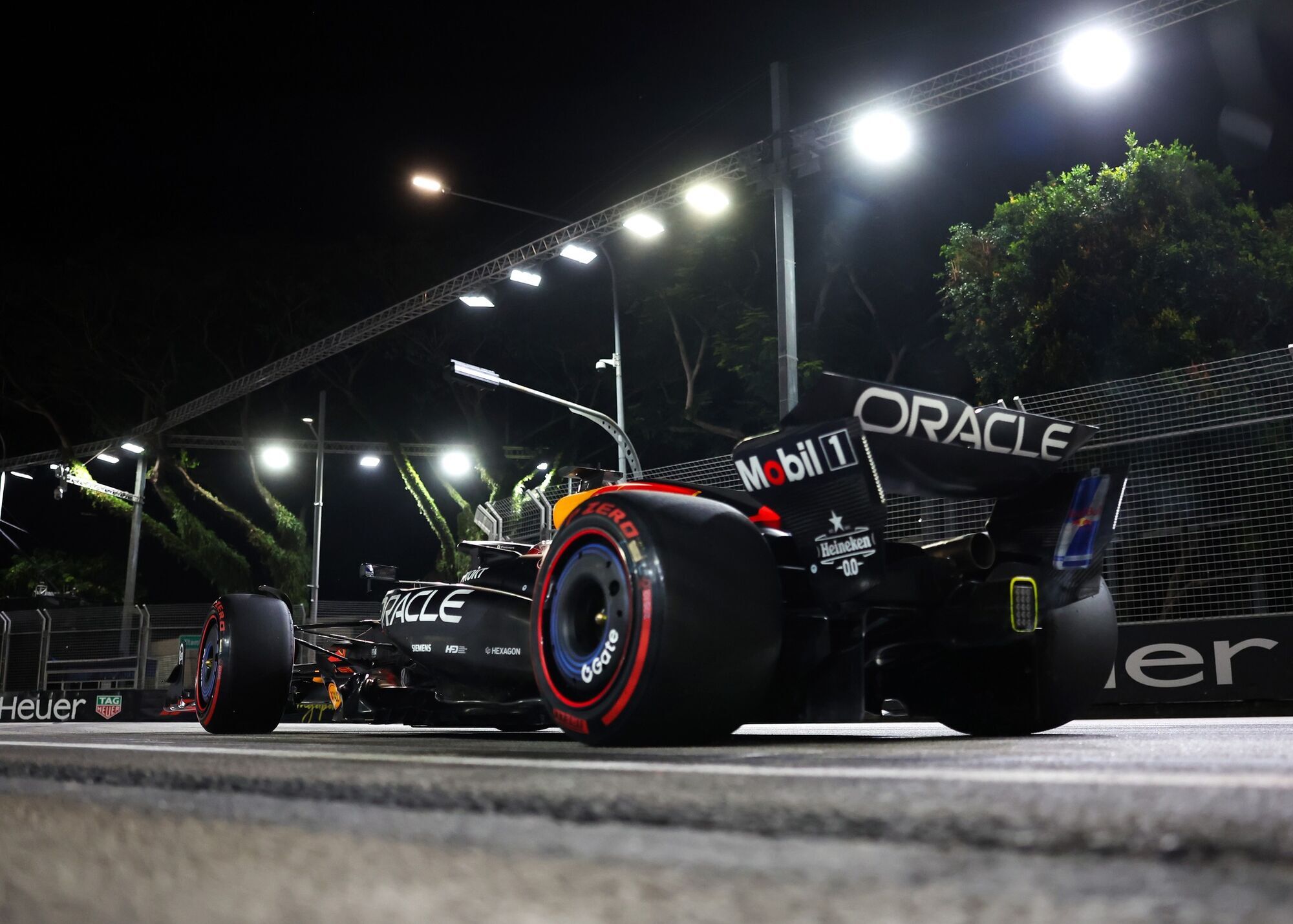 Гран-при Сингапура приблизит Ферстаппена к чемпионству? Собрали все, что вам надо знать о сегодняшней гонке Формулы-1