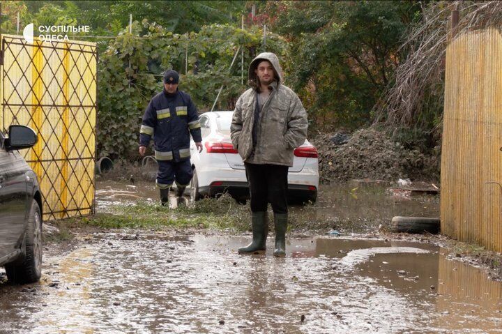 "Вода пошла волной": в Одесской области частные дома до сих пор остаются затопленными