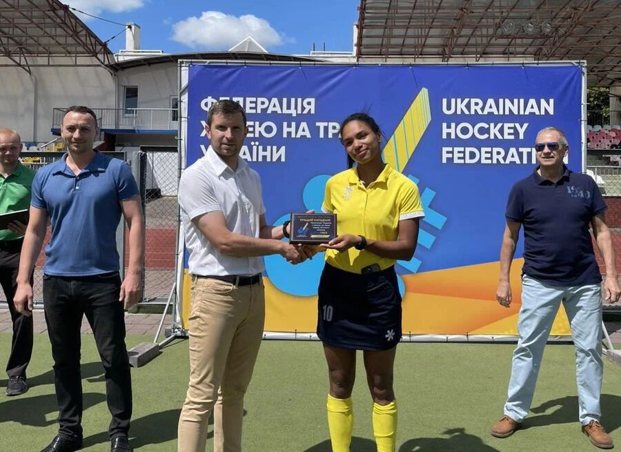 Найнезвичайніша хокеїстка збірної України вразила мережу своєю красою. Фото