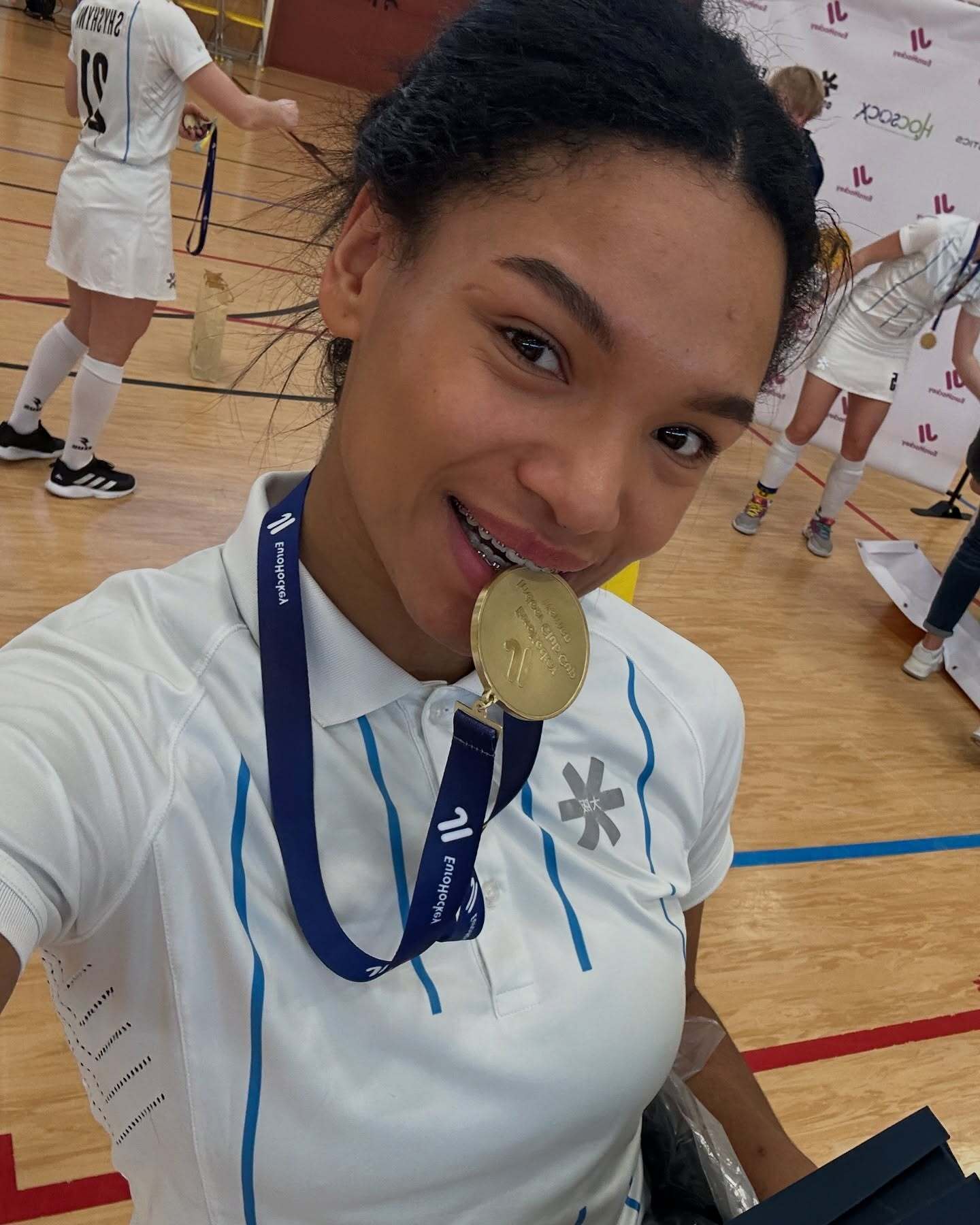 Найнезвичайніша хокеїстка збірної України вразила мережу своєю красою. Фото