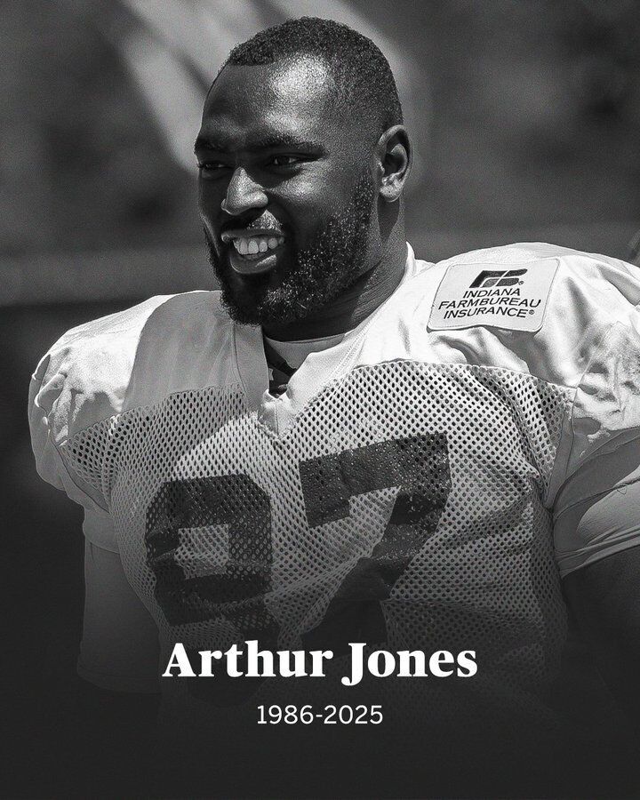 Американский футболист-чемпион внезапно умер в 39 лет