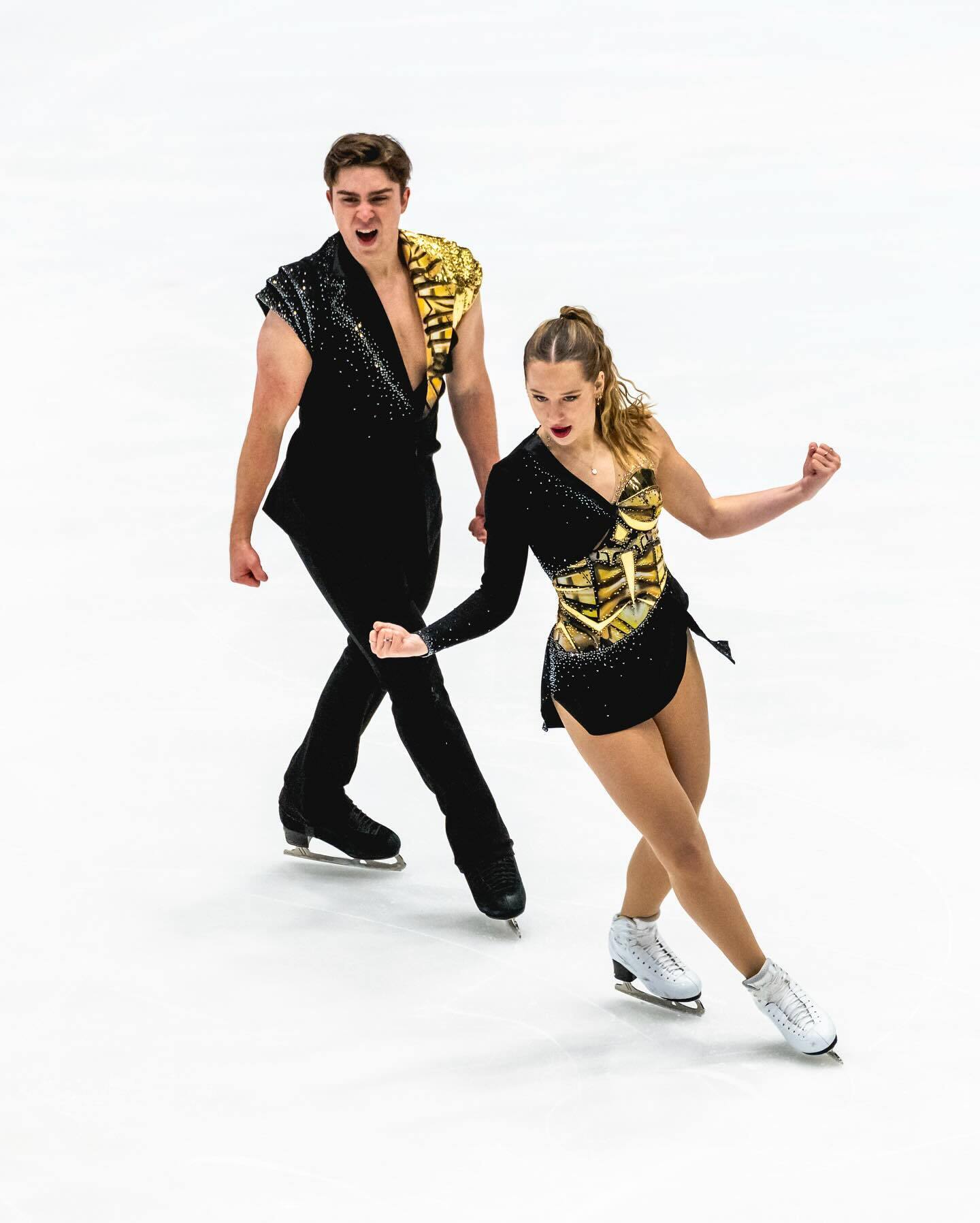 Украинские фигуристы с историческим рекордом выиграли "золото" на турнире в Польще. Видео