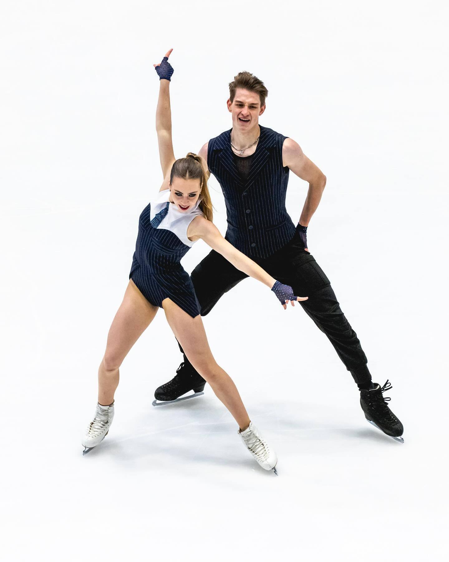 Украинские фигуристы с историческим рекордом выиграли "золото" на турнире в Польще. Видео