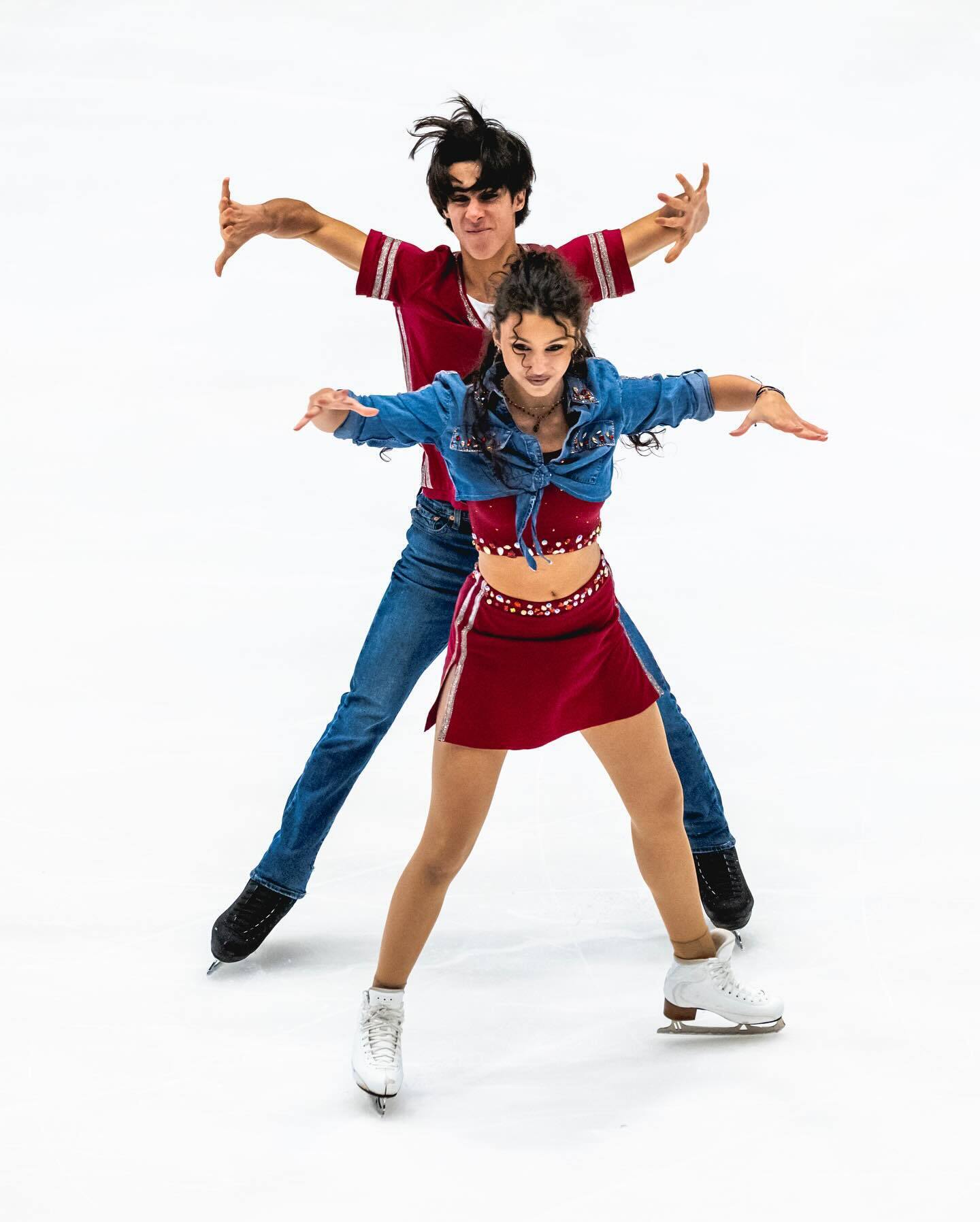 Украинские фигуристы с историческим рекордом выиграли "золото" на турнире в Польще. Видео