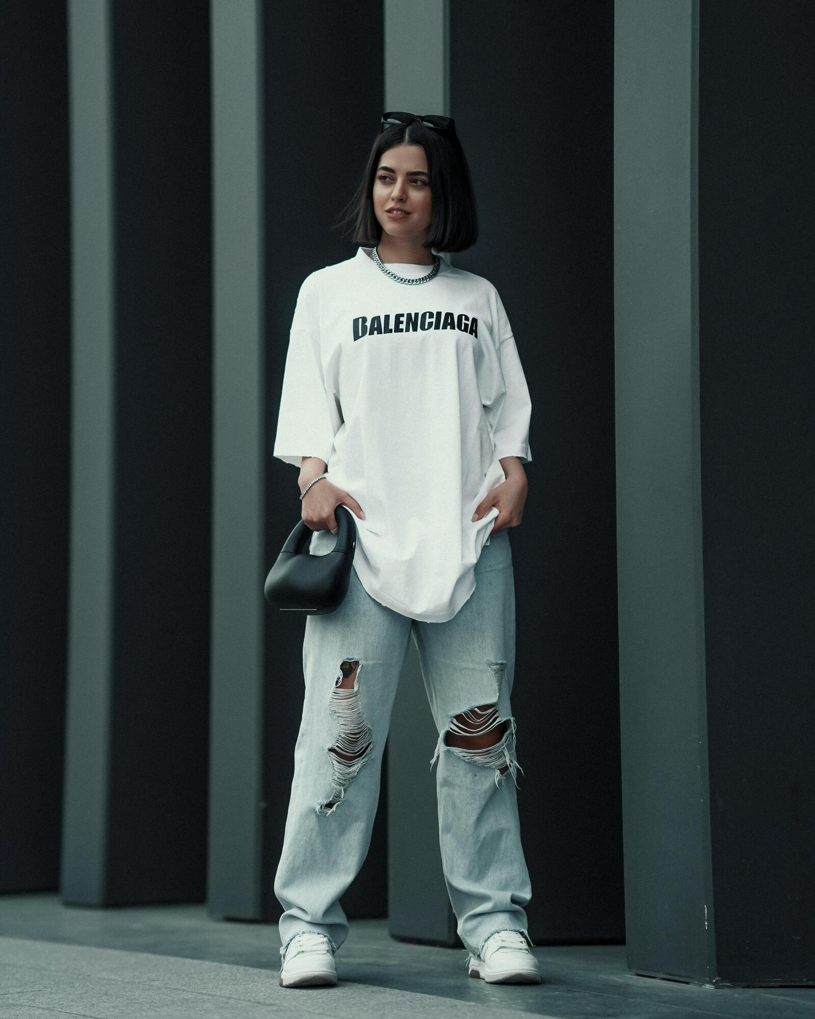 Больше не антитренд: Дженнифер Лоуренс вернула в моду джинсы, которые были у каждой