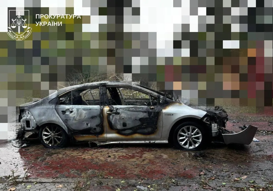 У Херсоні під удар артилерії РФ потрапило авто з мамою та дітьми: вони потрапили до лікарні. Фото