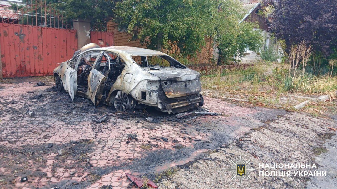 В Херсоне под удар артиллерии РФ попало авто с мамой и детьми: их забрали в больницу. Фото