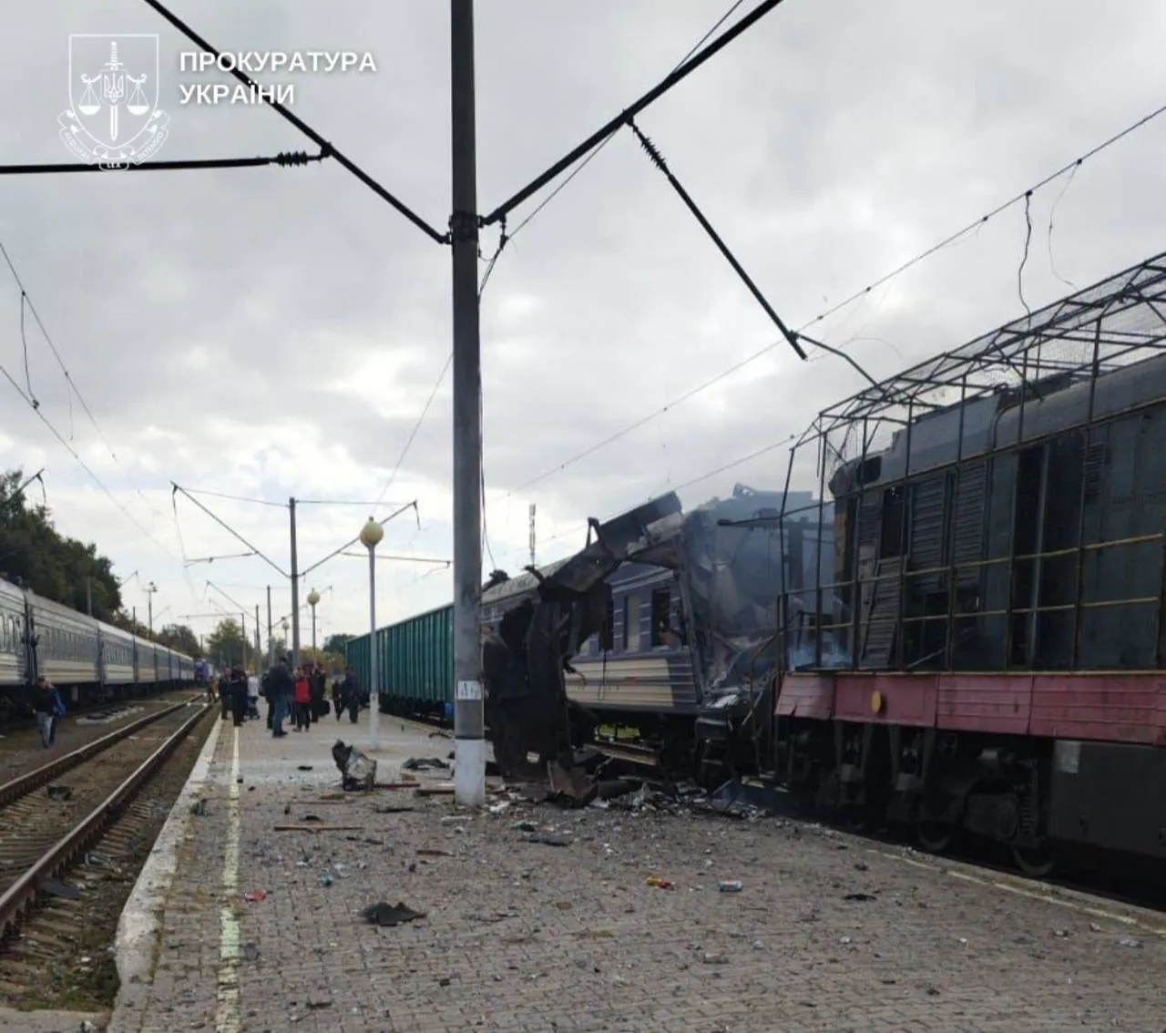 Знали, що б'ють по цивільних: Зеленський показав наслідки удару окупантів по потягу на Сумщині. Відео