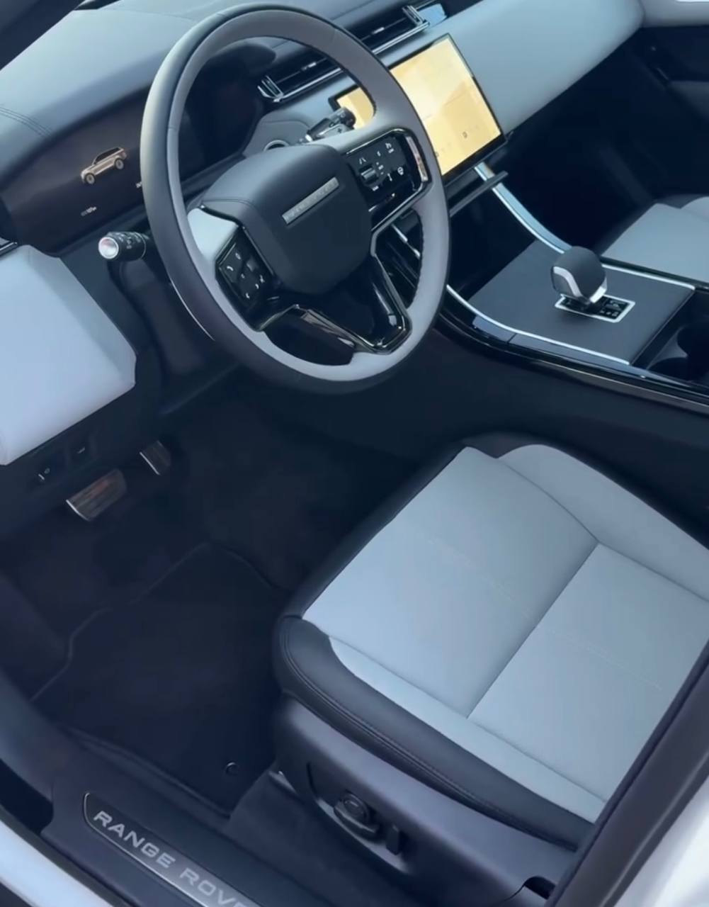 Владимир Остапчук подарил жене второй роскошный автомобиль за два года. Фото