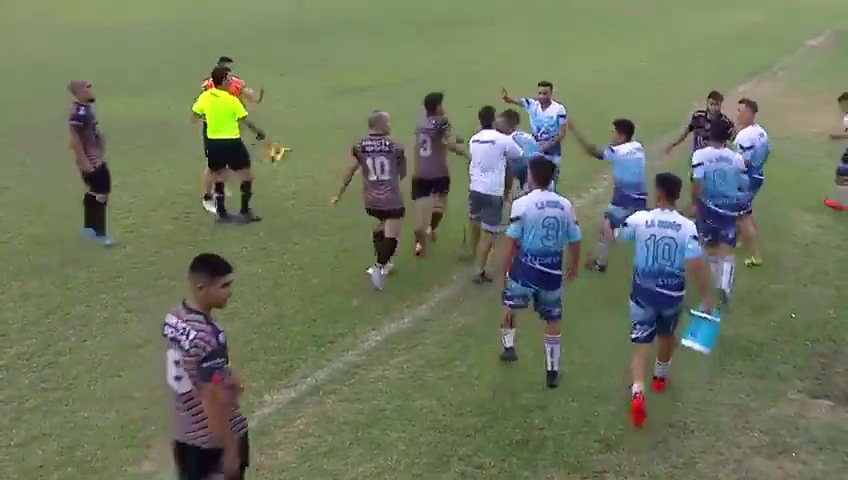 Відео "найстрашнішого підкату в історії футболу" стало вірусним в інтернеті, зібравши тисячі переглядів