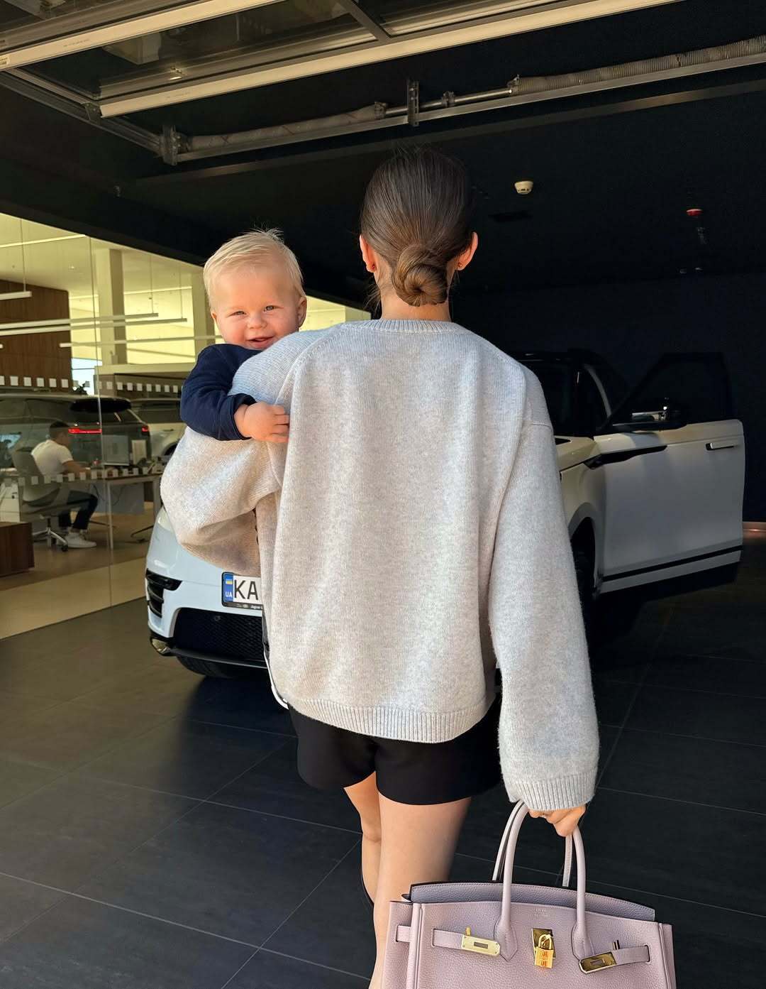 Владимир Остапчук подарил жене второй роскошный автомобиль за два года. Фото