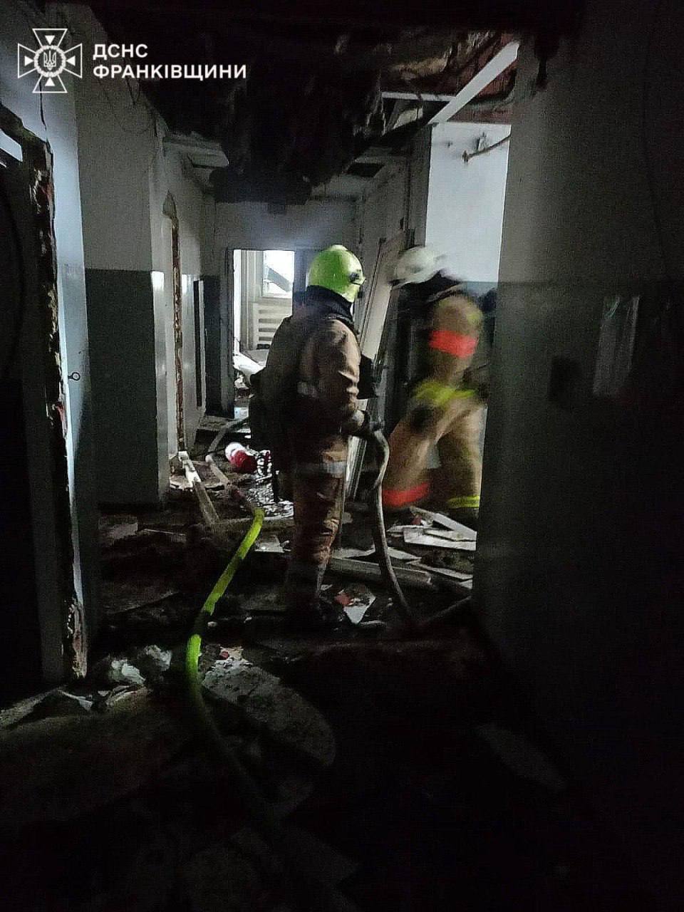 Сотні дронів і ракети, є жертви: РФ влаштувала комбіновану повітряну атаку на Україну. Усі деталі та фото